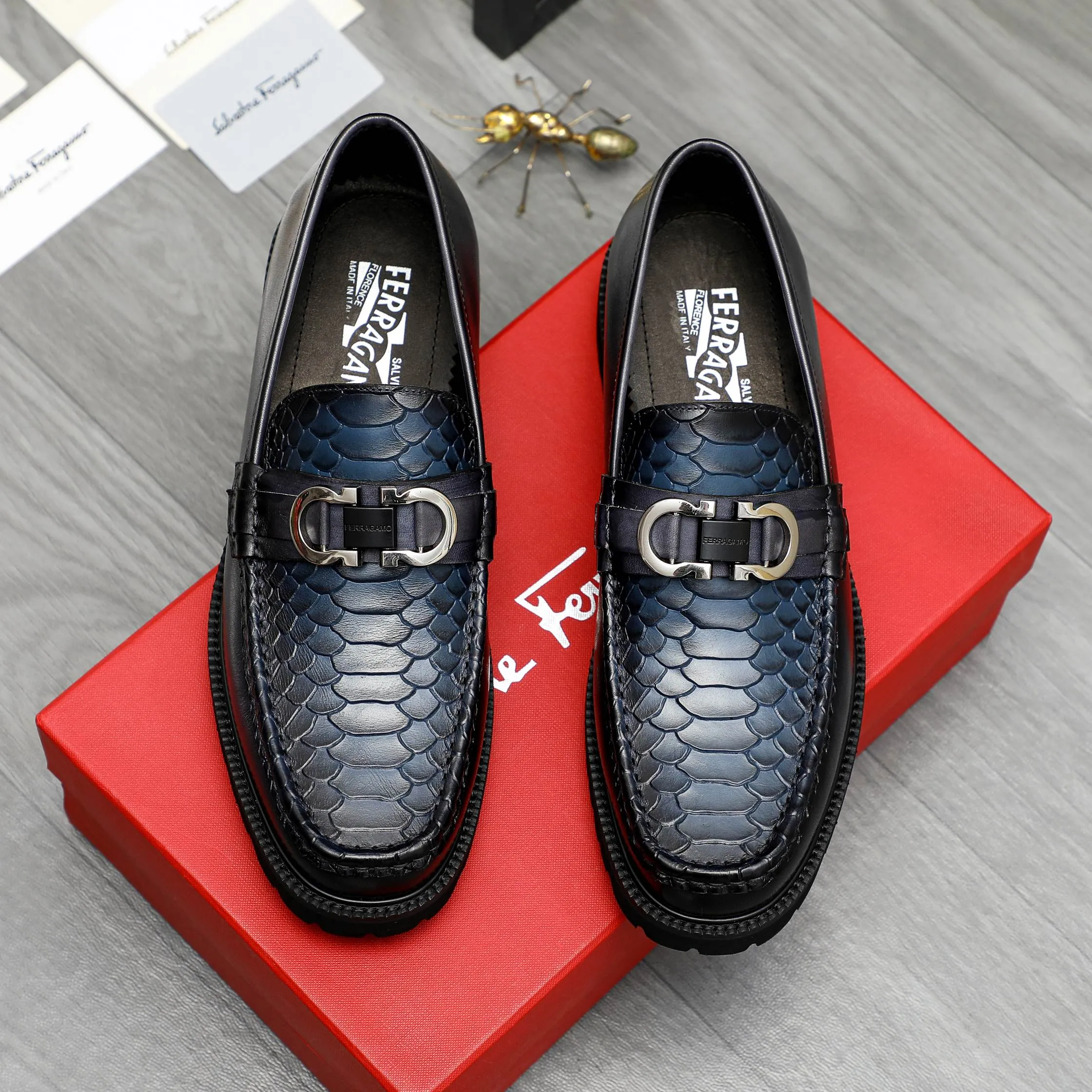 Men's shoes 💰540 Product trademark: Ferragamo "Ferragamo" business slip-on leather shoes Regular size: 38-44 (45.46 custom-made, non-returnable) Product materials: Selected high-quality color-brushed snake-print cowhide upper, cowhide lining, original outsole